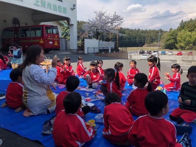 年長さんは・・・お花見ランチ！！