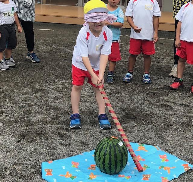 スイカ割り すいかわり スイカ割り 笑顔わくわくにゅーす 栃木県宇都宮市 学校法人やまつつじ学園 上河内幼稚園へようこそ スイカ割り すいかわり スイカ割り 笑顔わくわくにゅーす 栃木県宇都宮市 学校法人やまつつじ学園 上河内幼稚園へようこそ