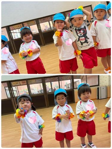 手首にかわいいおはなをつけて・・ダンスの練習かしら？